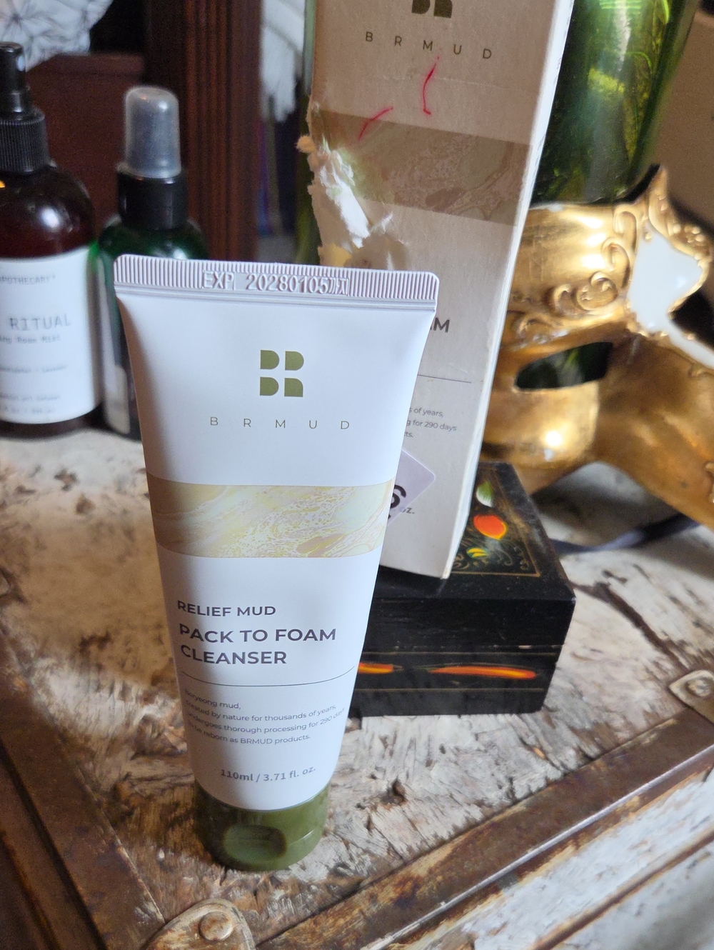 Relief Mud Pack-to-Foam Cleanser — White & Olive